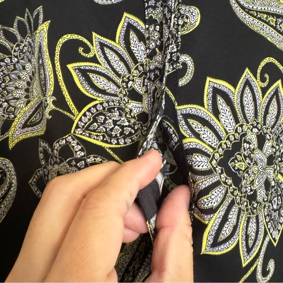 Catherines Blouse Size 3X, 30/32 Black Paisley Floral Button Down Shirt - Picture 6 of 12